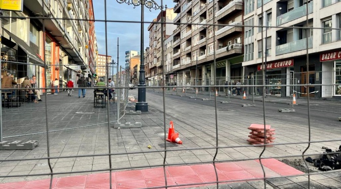 TORRELAVEGA: La Mesa de Movilidad pide al Ayuntamiento paralizar las obras de asfaltado de la calle Julián Ceballos